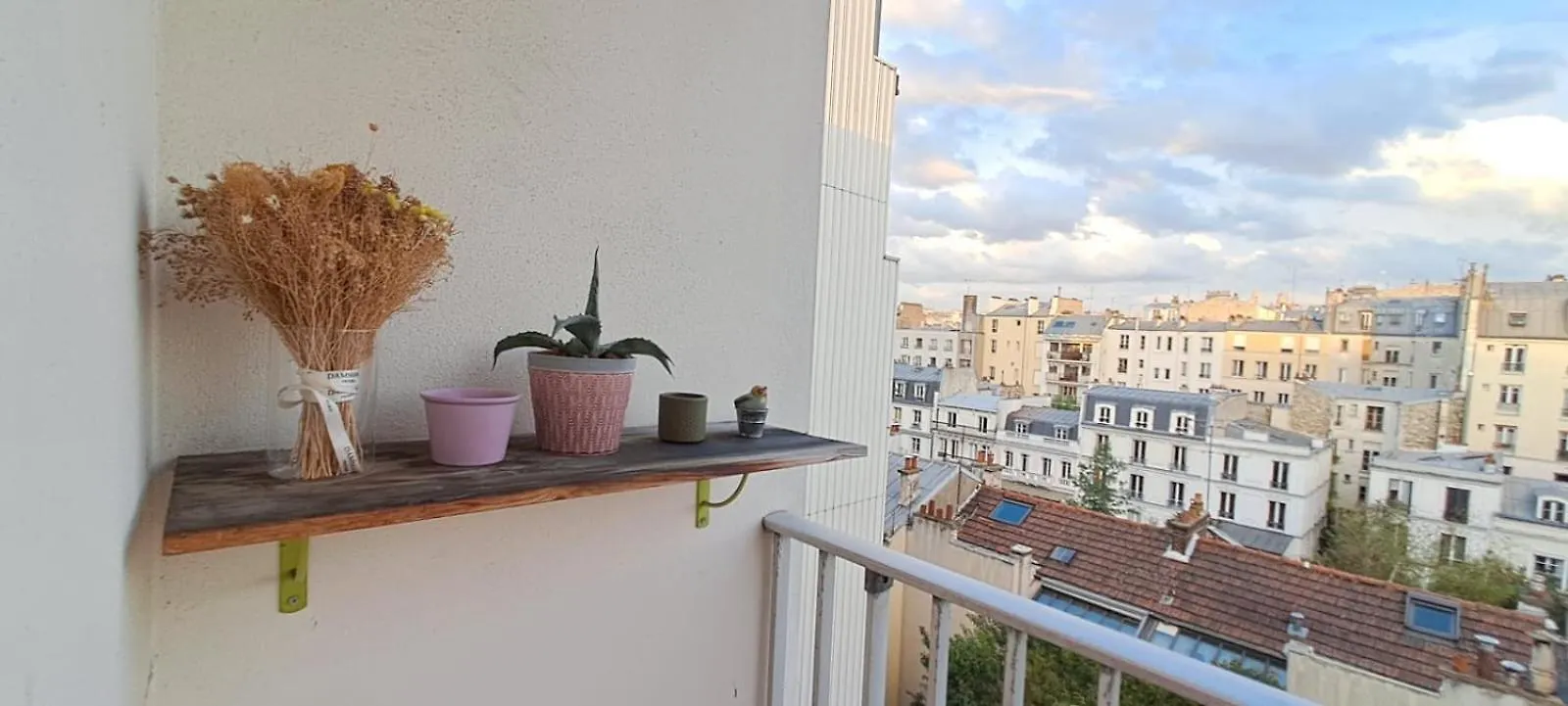Studio Beau Et Calme Avec Vue Sur Sacre-coeur ! Apartmán